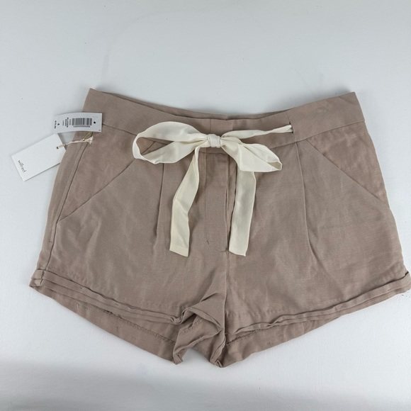 NWT Wilfred Allegra Tan Shorts with Cream Tie - Picture 2 of 8
